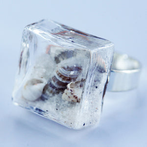 Glass cube beach ring