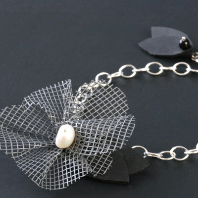 Screen flower bracelet - Amy Jewelry
