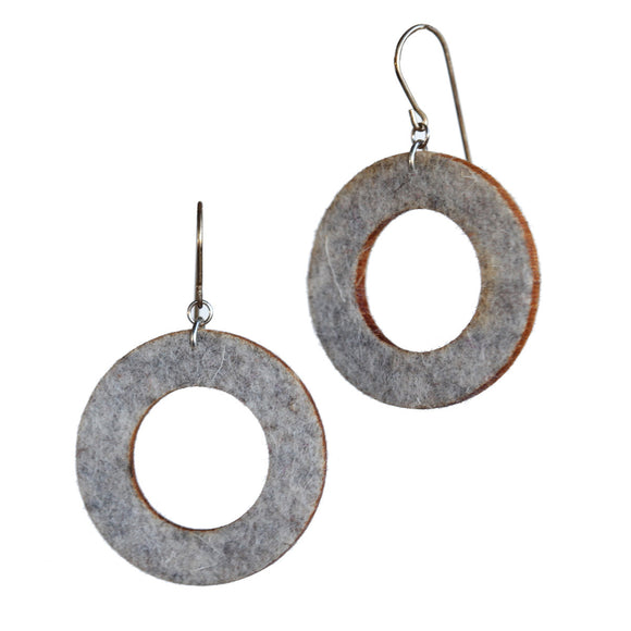 Wool felt small single-loop earrings - Amy Jewelry

