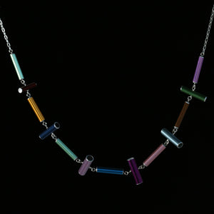 Perpendicular knitting needle link necklace