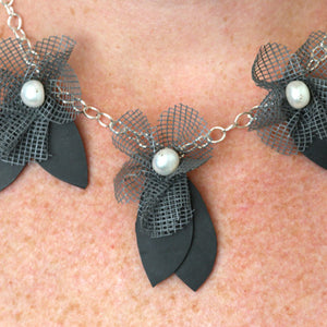 Screen flower necklace - Amy Jewelry
