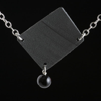 Single-link vinyl record necklace with onyx bead - Amy Jewelry
