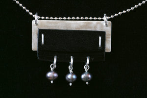Silver pendant with record and gray pearls - Amy Jewelry
